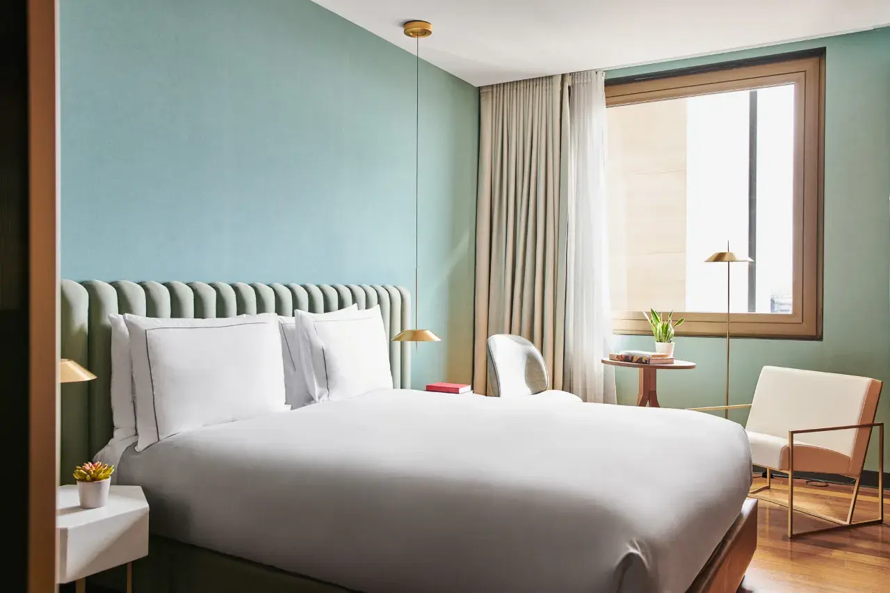 1 Queen Bed — Trip.com listing photograph